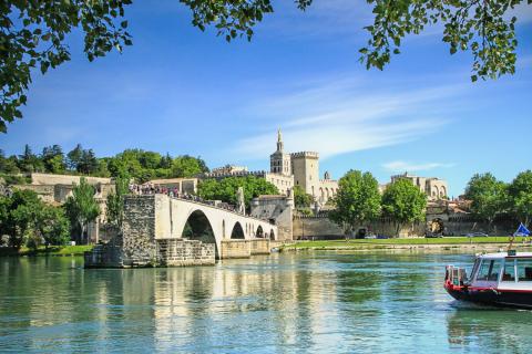 Excursions to Avignon with Alpadia Lyon language school