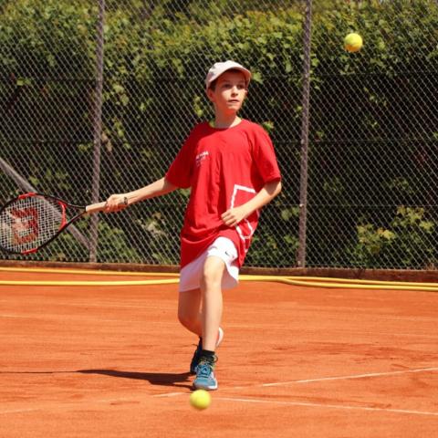 Alpadia London-Surrey Summer Camp Premium+ Tennis activity